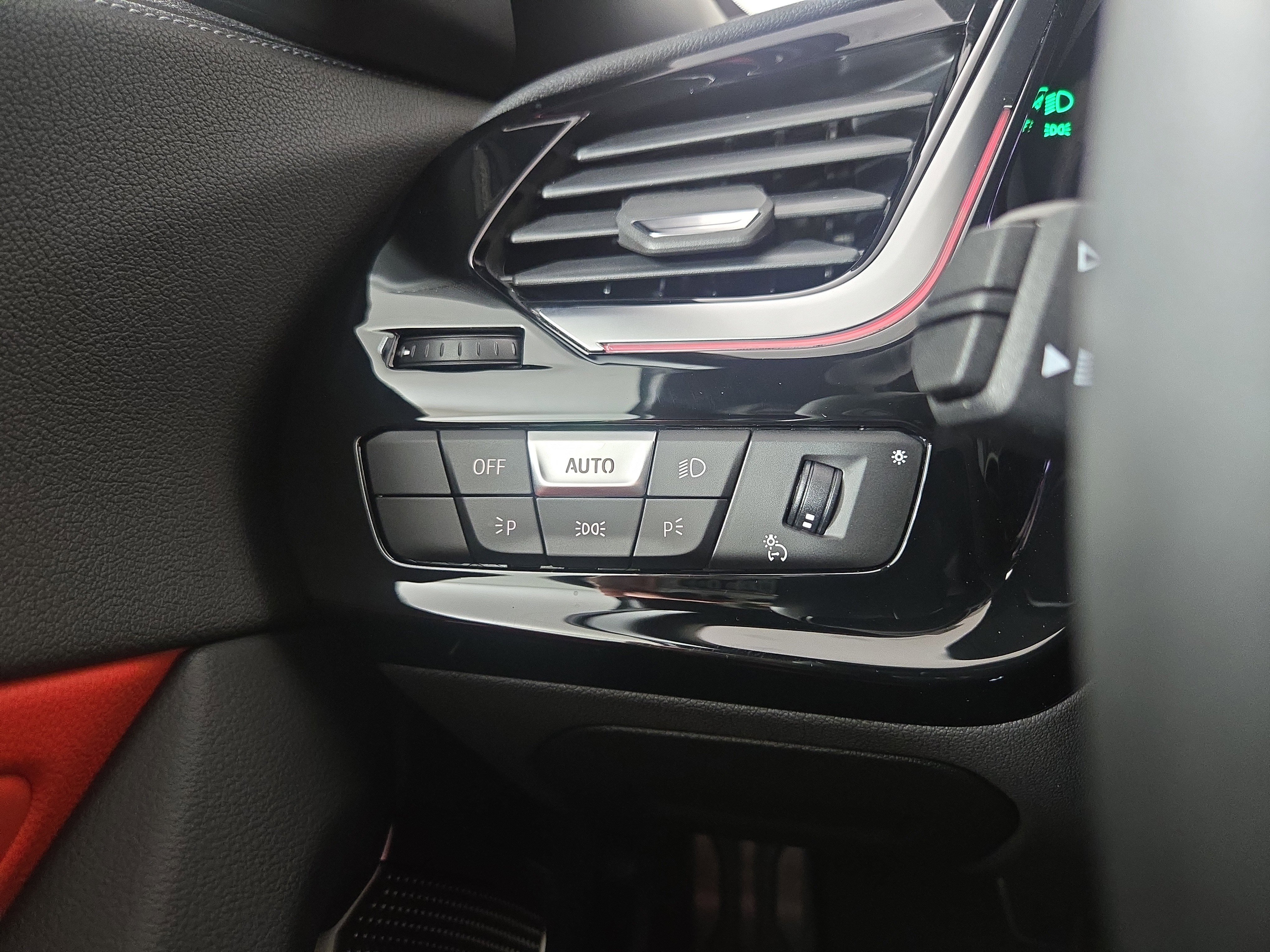 Used 2024 BMW Z4 M40i w/ Premium Package image 29