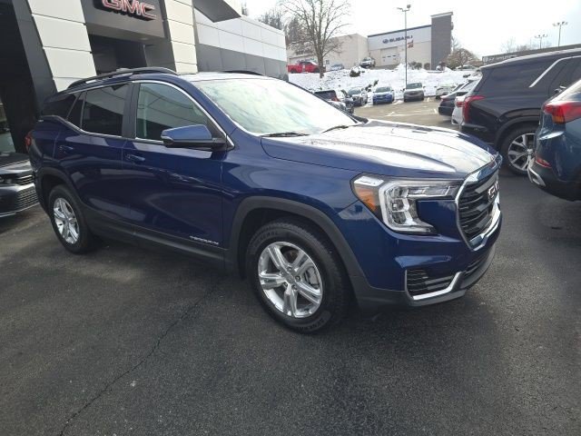 Certified 2022 GMC Terrain SLE w/ Driver Convenience Package image 9