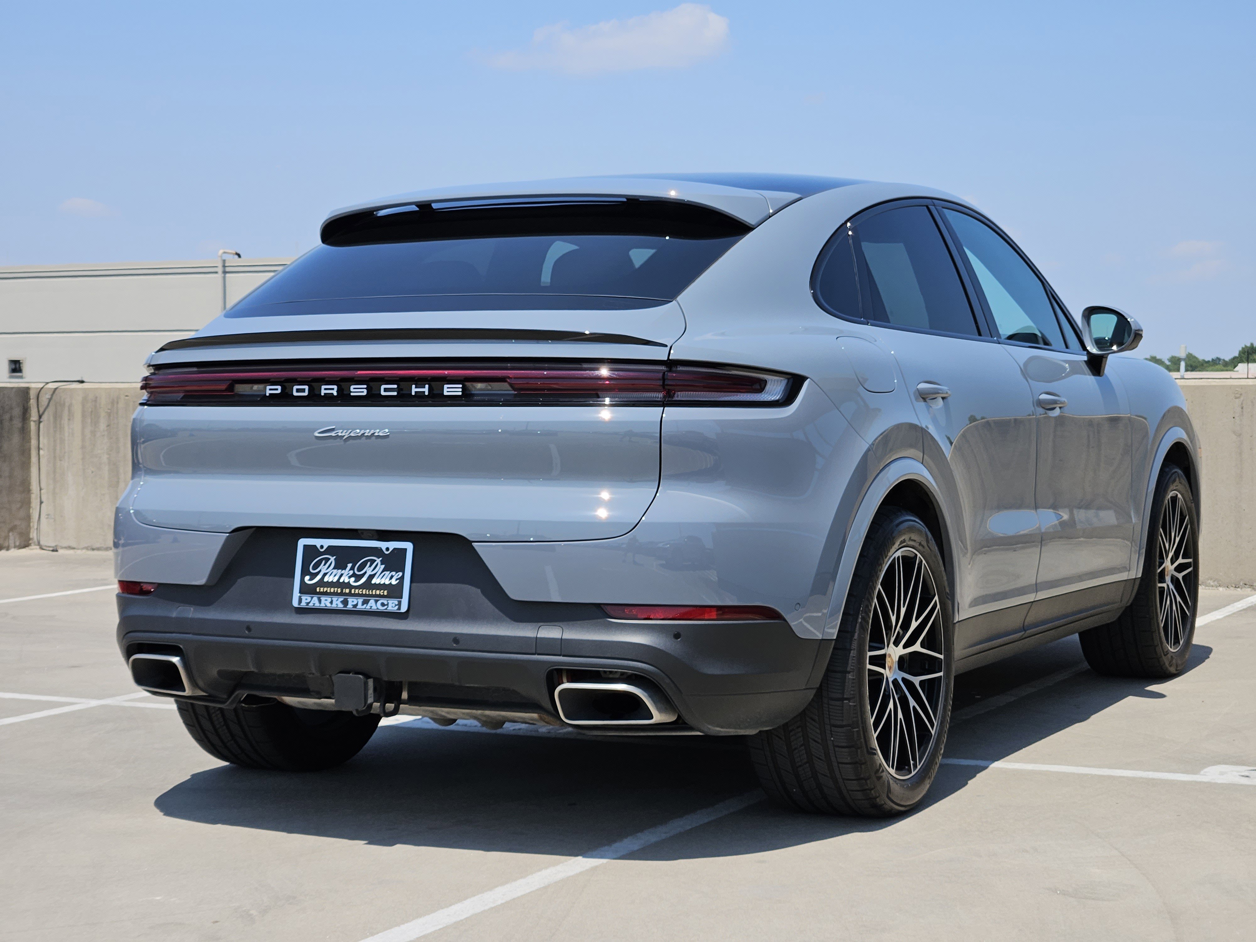 Certified 2025 Porsche Cayenne Coupe image 8