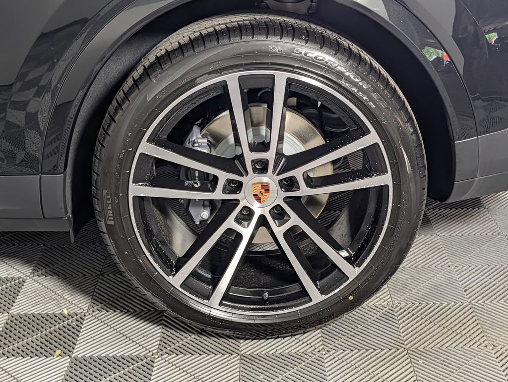 New 2026 Porsche Cayenne Coupe AWD/4WD image 12