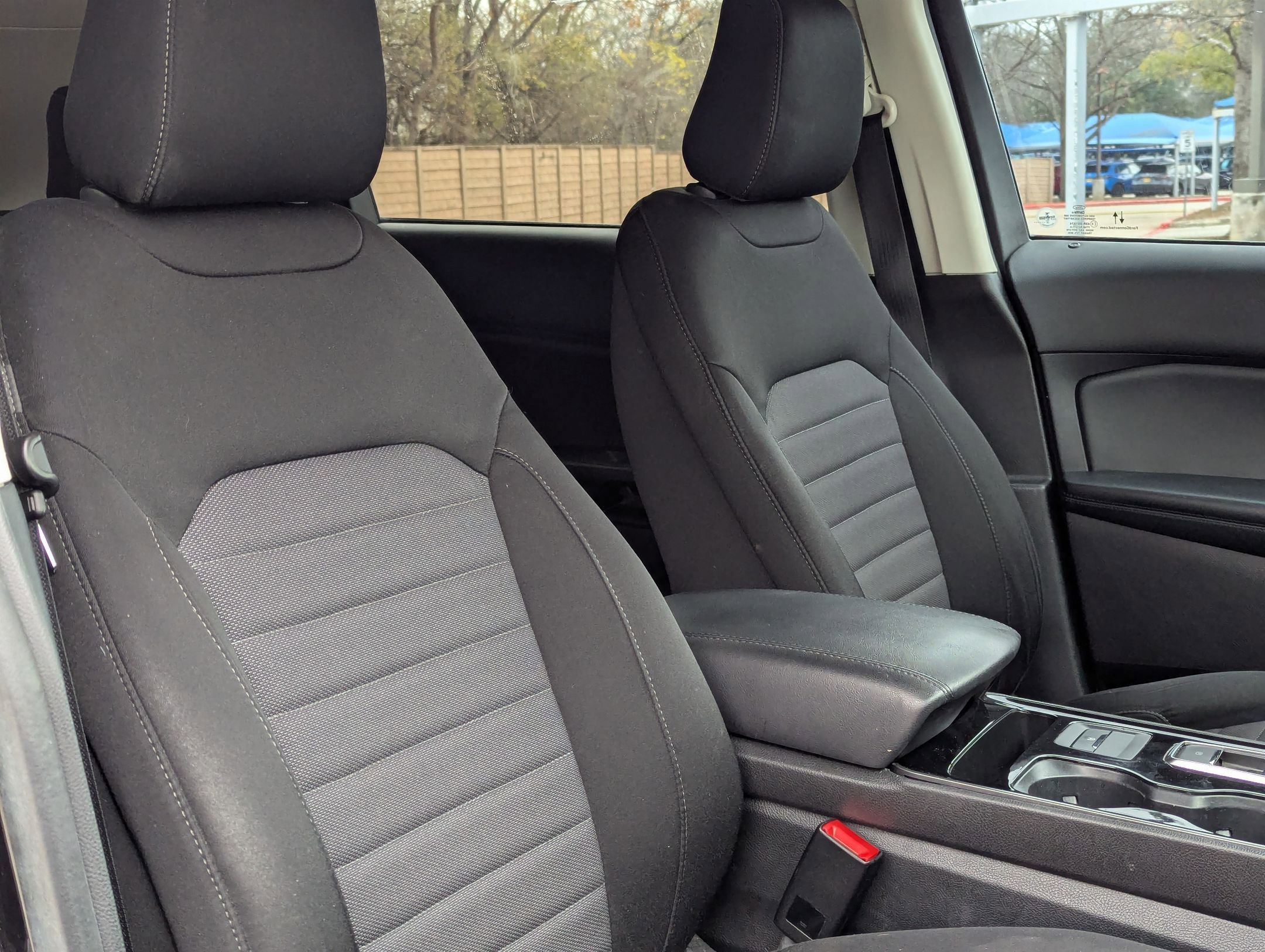 Used 2020 Ford Edge SE image 27