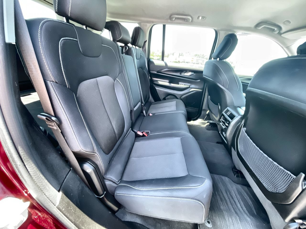 Used 2024 Jeep Grand Cherokee Laredo RWD image 25