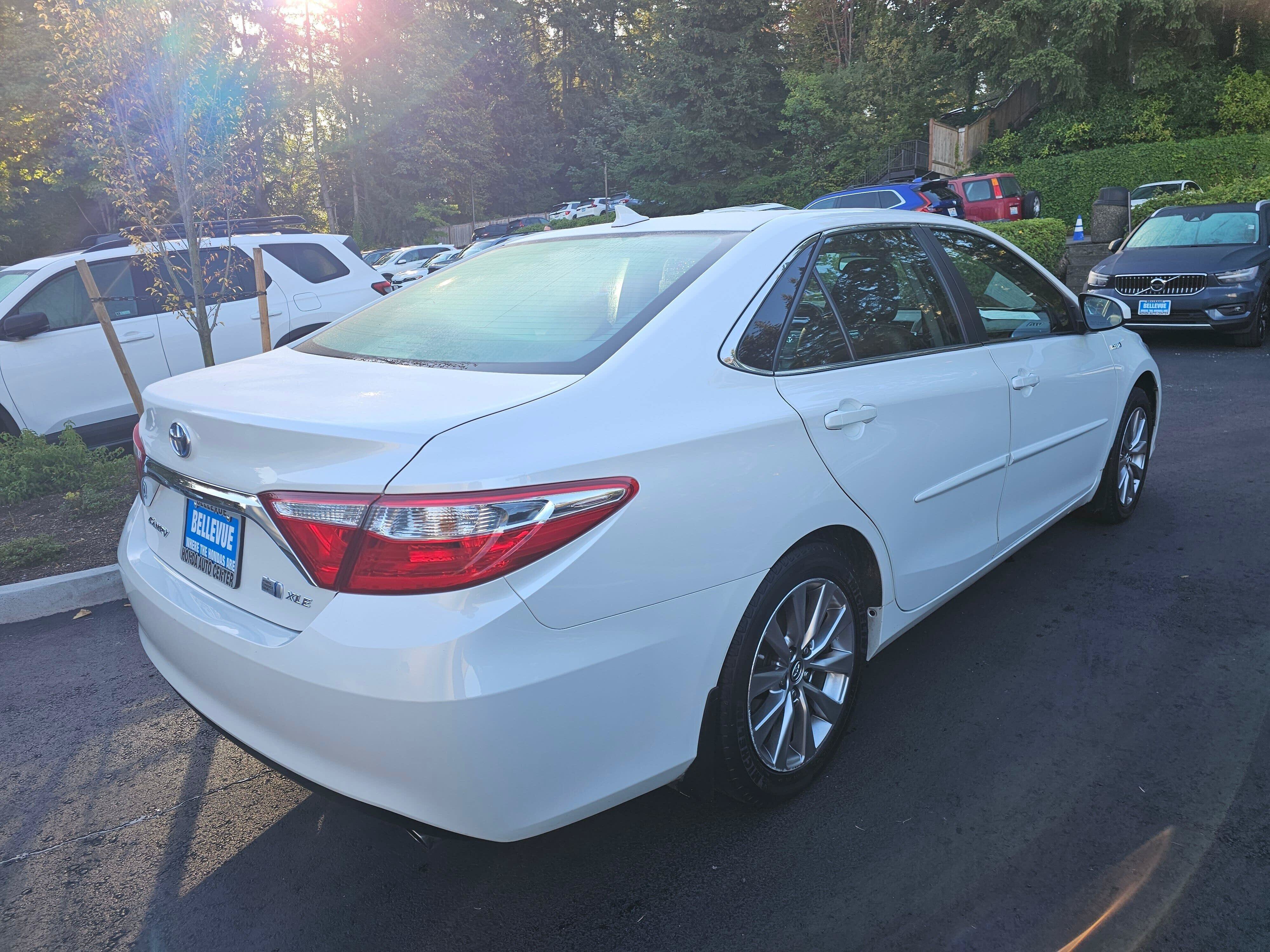Used 2015 Toyota Camry XLE w/ Moonroof Package FWD image 7