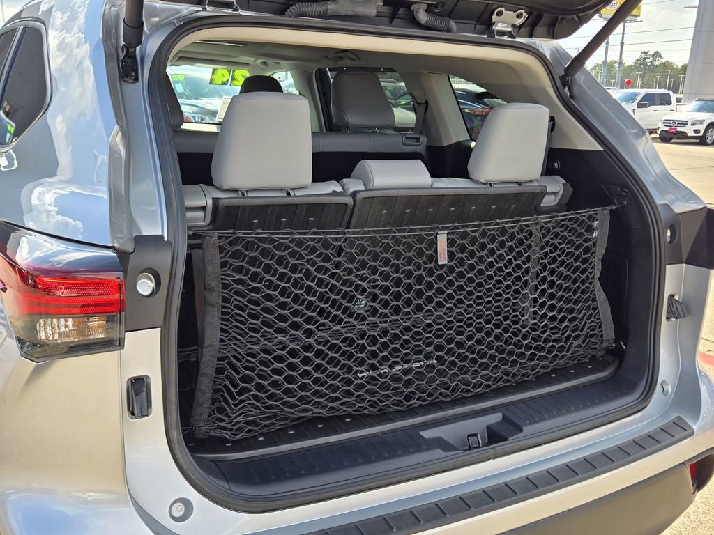 Used 2024 Toyota Highlander LE image 19