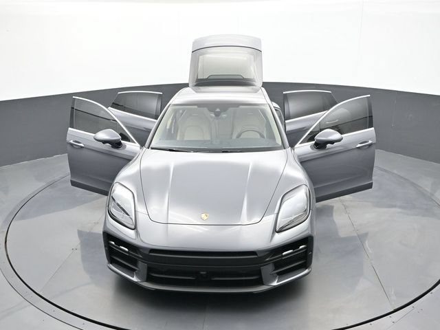 Certified 2025 Porsche Panamera 4 AWD/4WD image 32