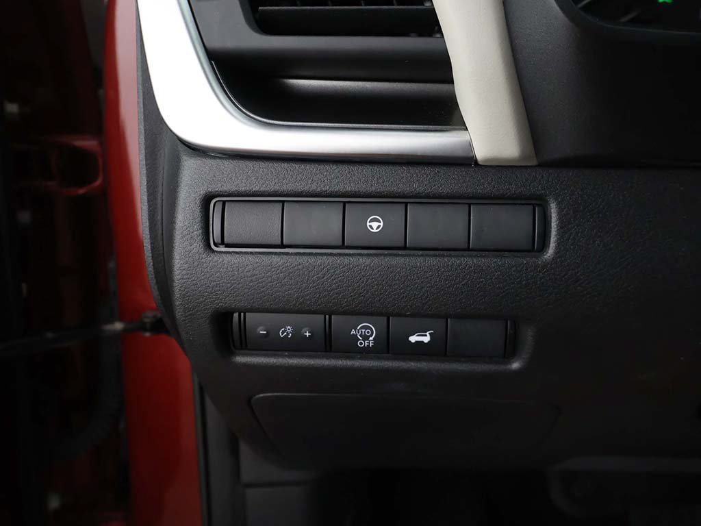 Used 2025 Nissan Rogue SV AWD/4WD image 37