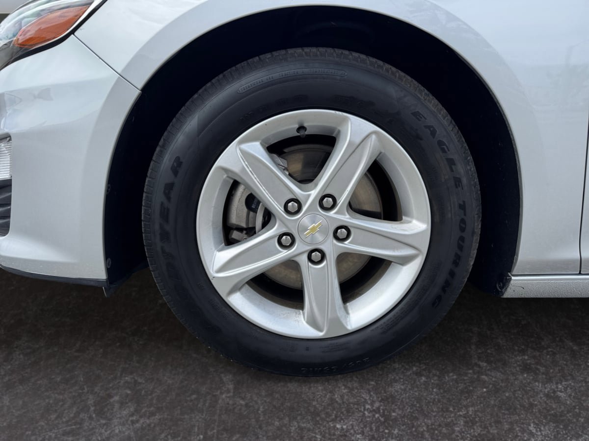 Used 2021 Chevrolet Malibu LS FWD image 9