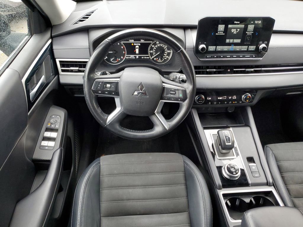 Used 2023 Mitsubishi Outlander SE Black Edition image 10