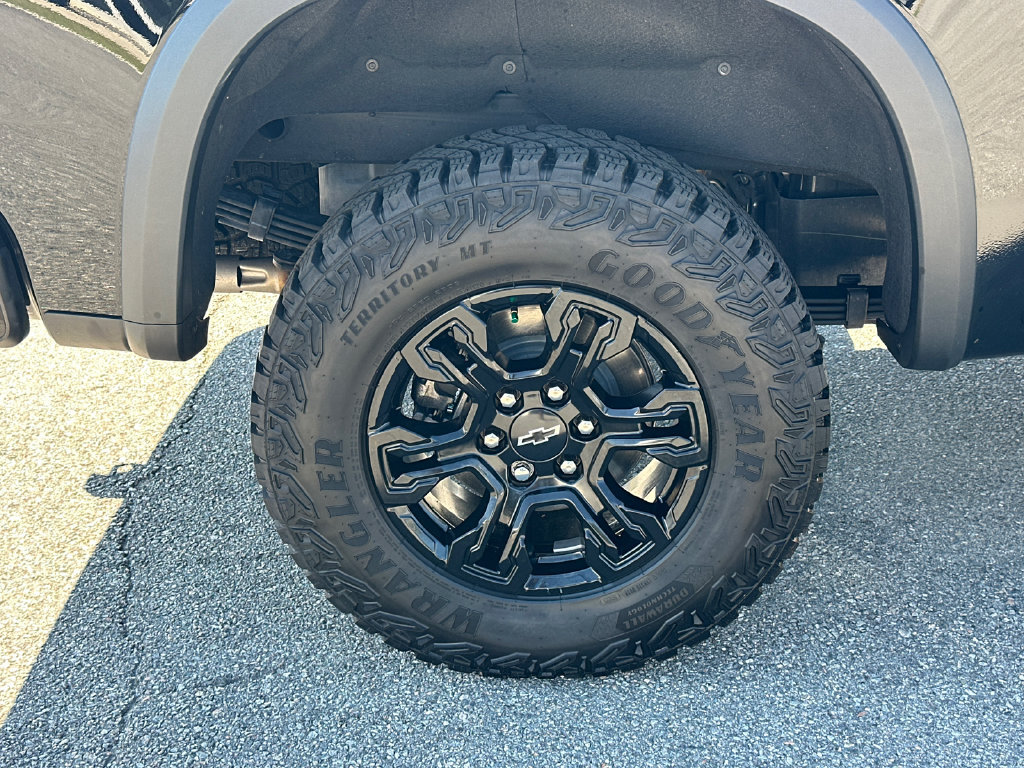 Used 2025 Chevrolet Silverado 1500 ZR2 AWD/4WD image 17