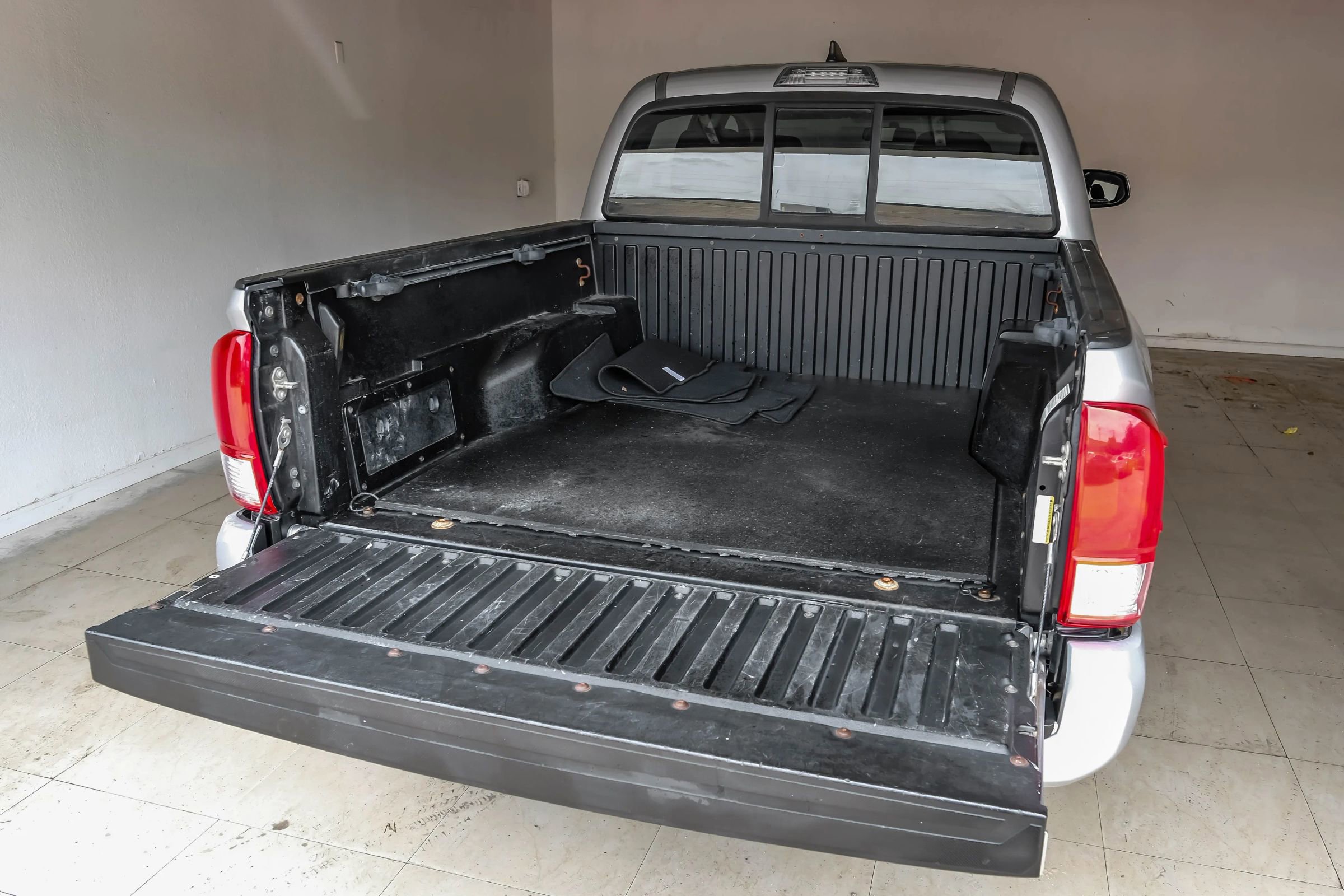 Used 2017 Toyota Tacoma SR w/ SR Convenience Package RWD image 52