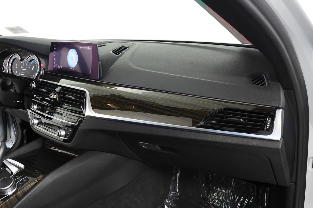 Used 2019 BMW 530e w/ Premium Package image 14