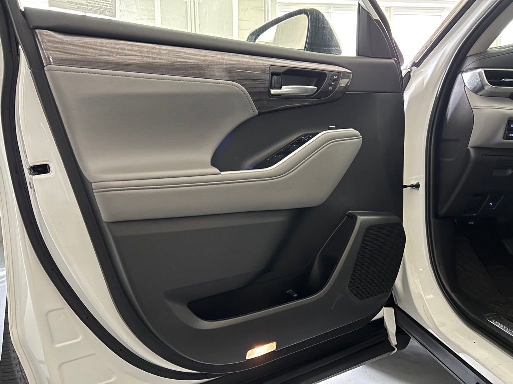 Used 2022 Toyota Highlander Platinum image 43