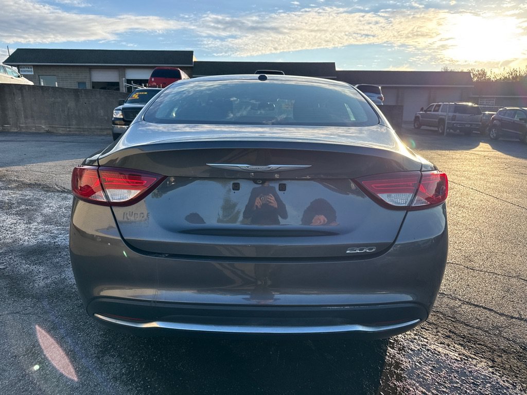 Used 2015 Chrysler 200 Limited w/ Convenience Group FWD image 7