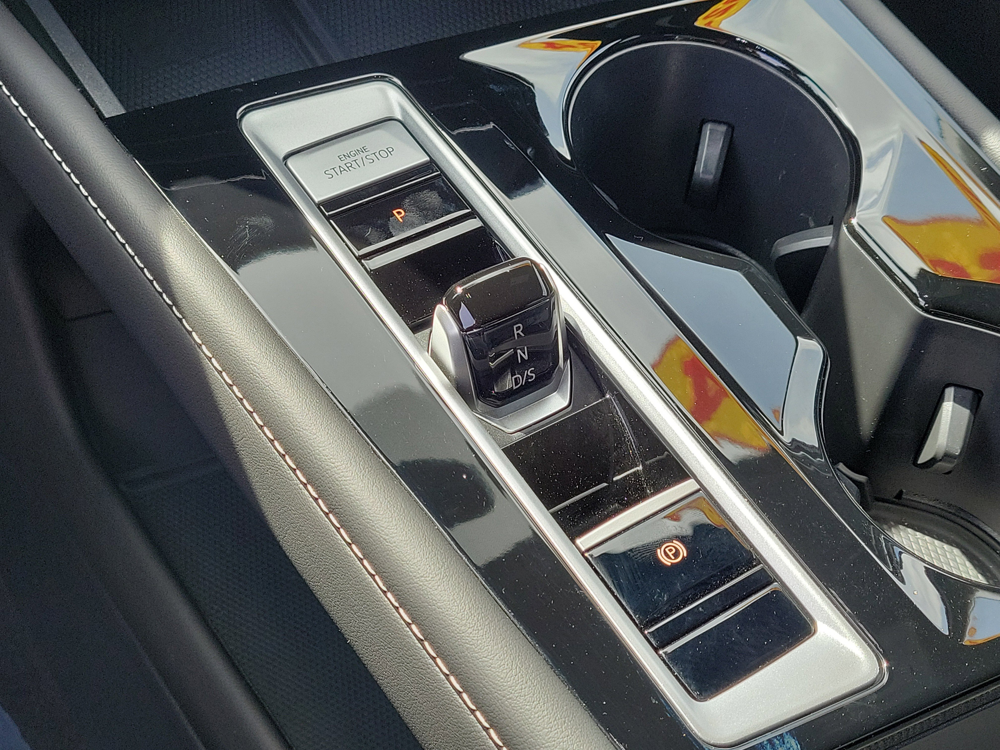 Used 2024 Volkswagen Atlas Cross Sport SE image 25