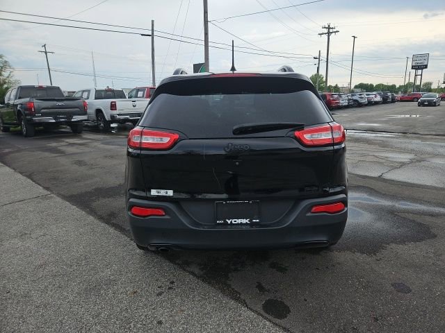 Used 2018 Jeep Cherokee Latitude w/ Altitude Package FWD image 7