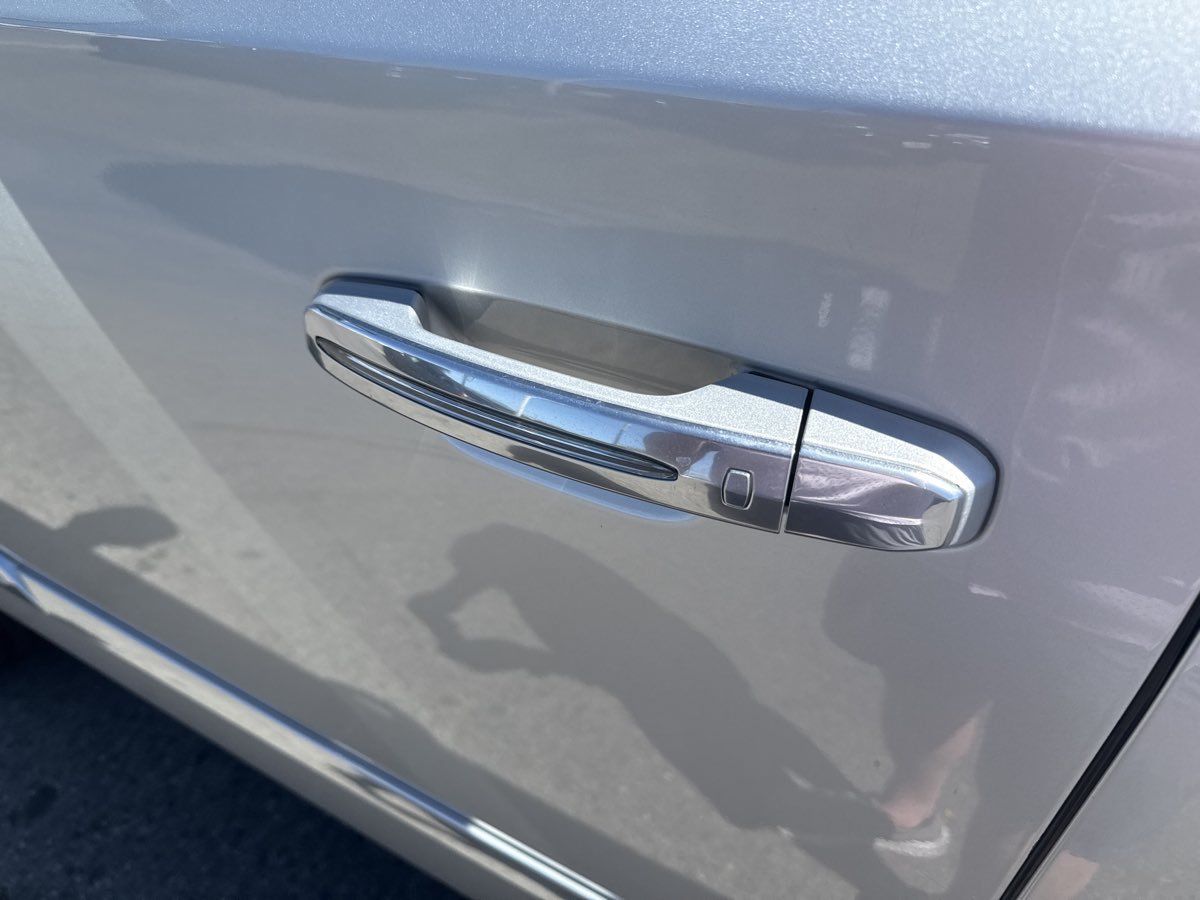 Used 2015 Cadillac Escalade Premium AWD/4WD image 8
