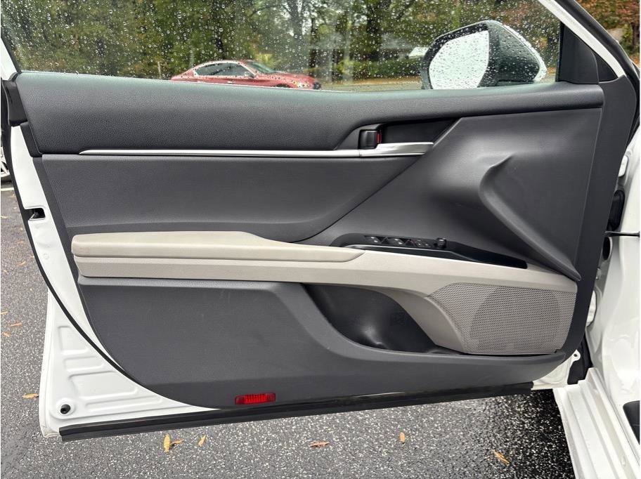 Used 2020 Toyota Camry SE FWD image 7
