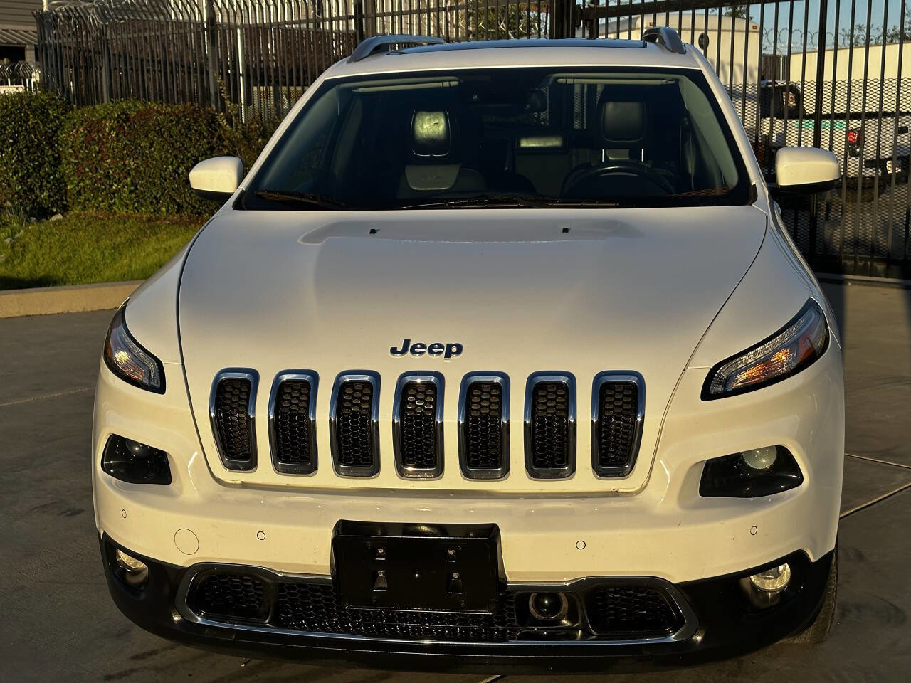 Used 2014 Jeep Cherokee Limited w/ Technology Group image 2