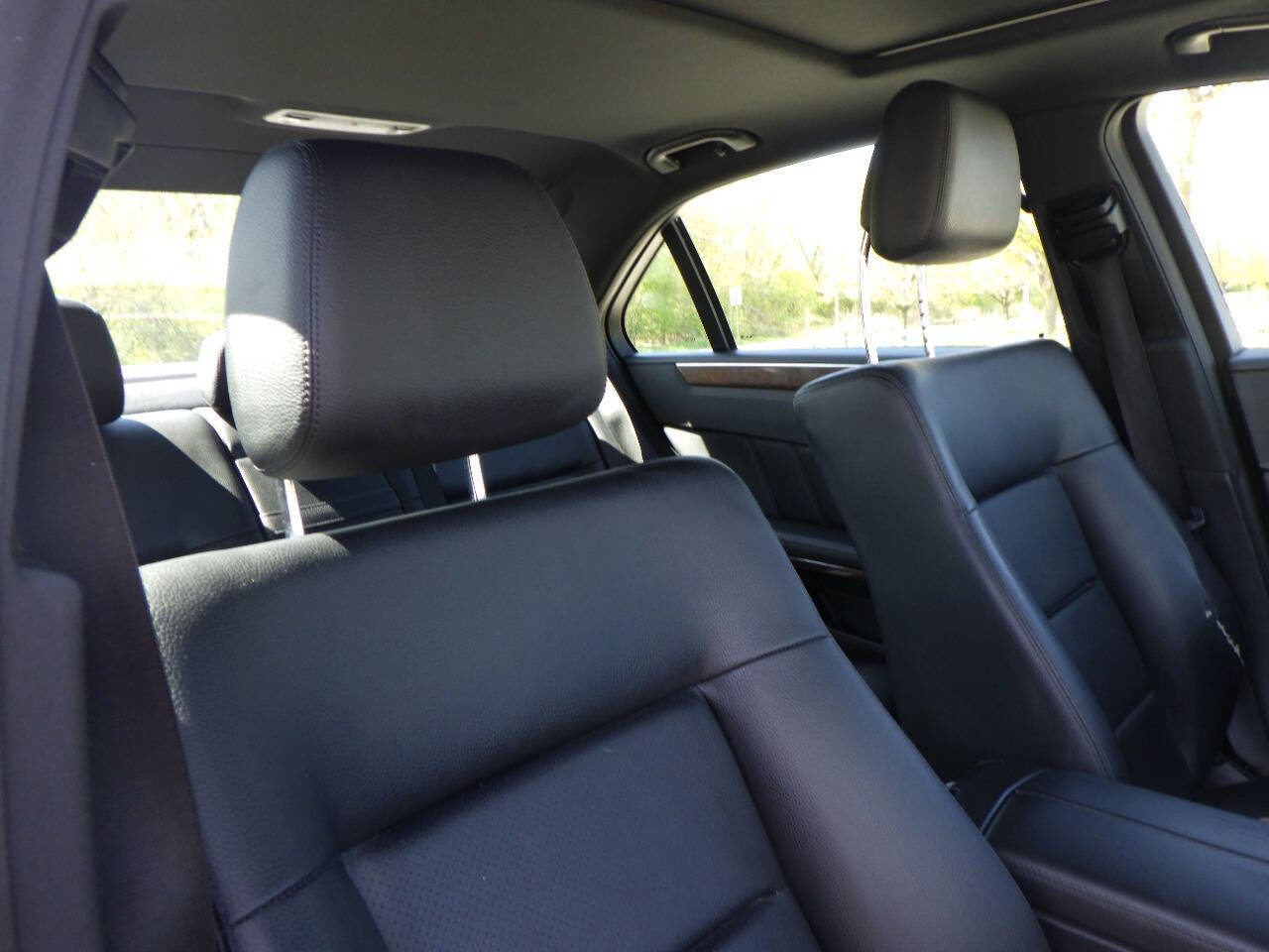 Used 2011 Mercedes-Benz E 350 4MATIC Sedan image 17