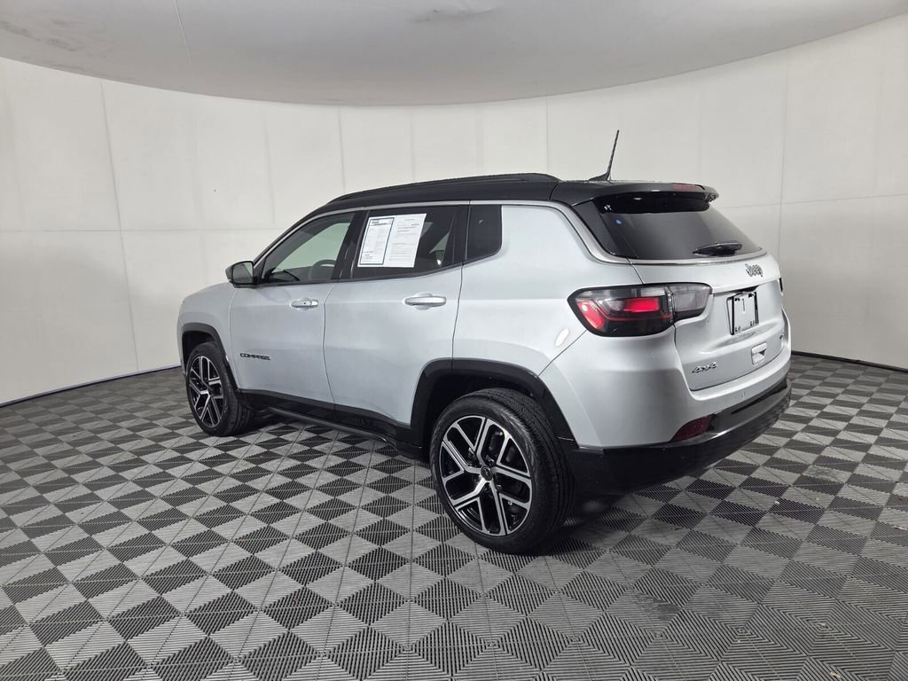 Certified 2025 Jeep Compass Limited w/ Elite Group AWD/4WD image 8