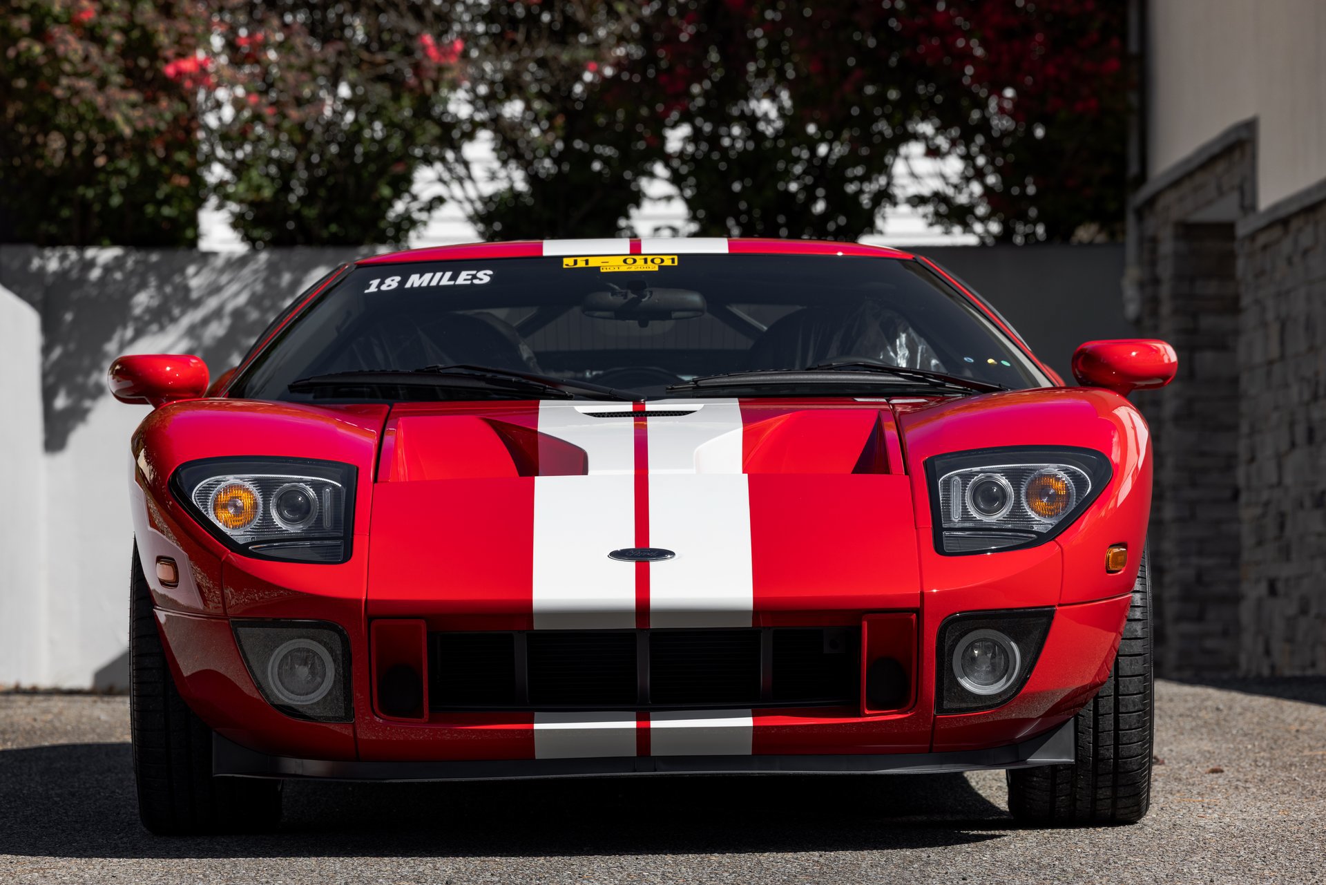Used 2006 Ford GT RWD image 14
