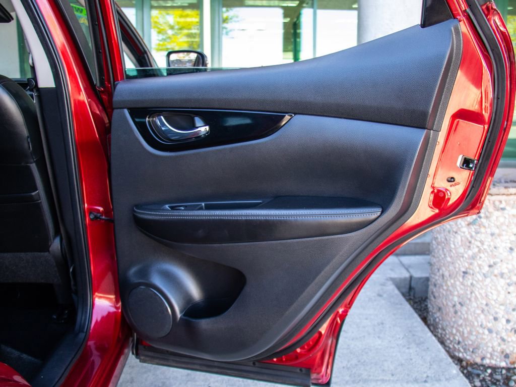 Used 2022 Nissan Rogue Sport SL image 23