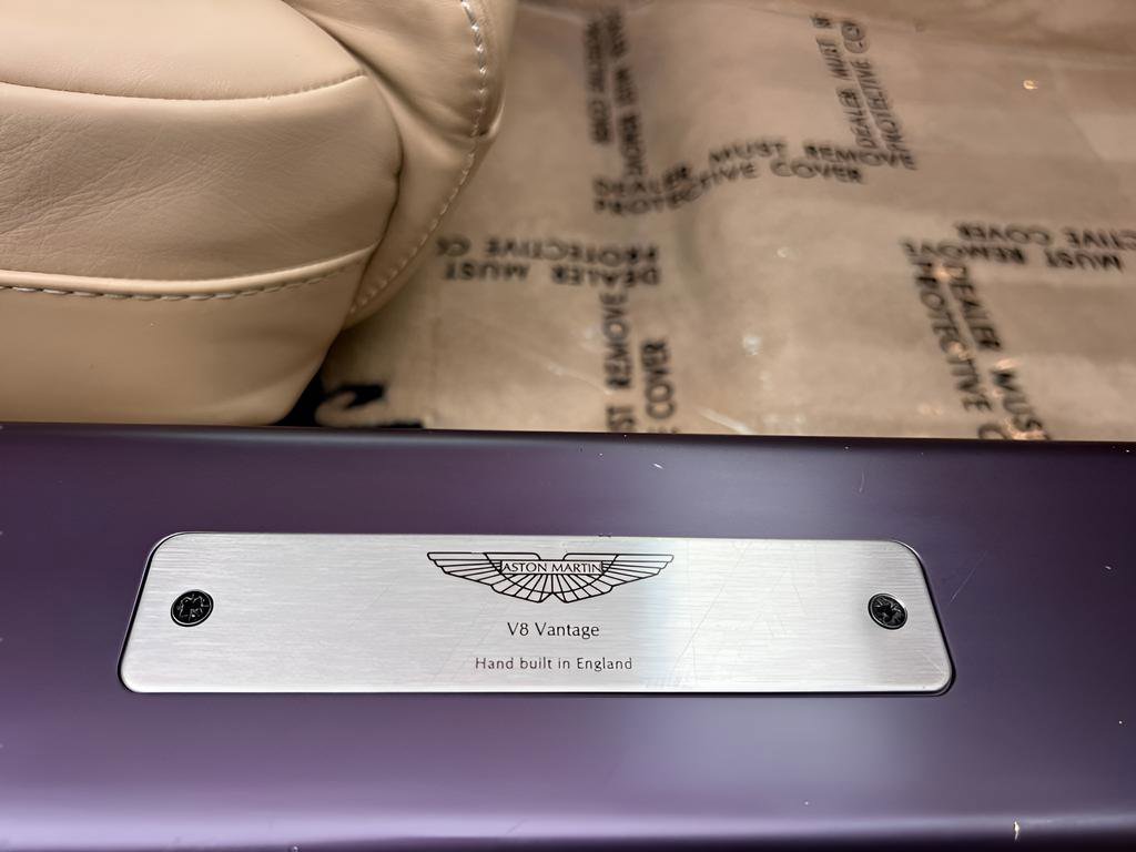 Used 2009 Aston Martin V8 Vantage Roadster RWD image 24