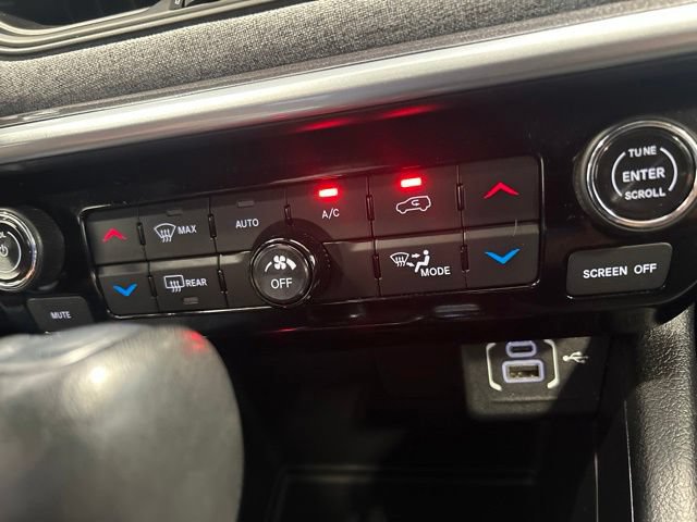 Used 2023 Jeep Compass Latitude w/ Convenience Group AWD/4WD image 23