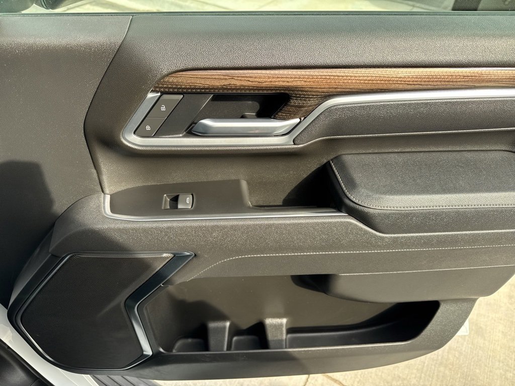 Used 2025 Chevrolet Silverado 2500 LT image 22