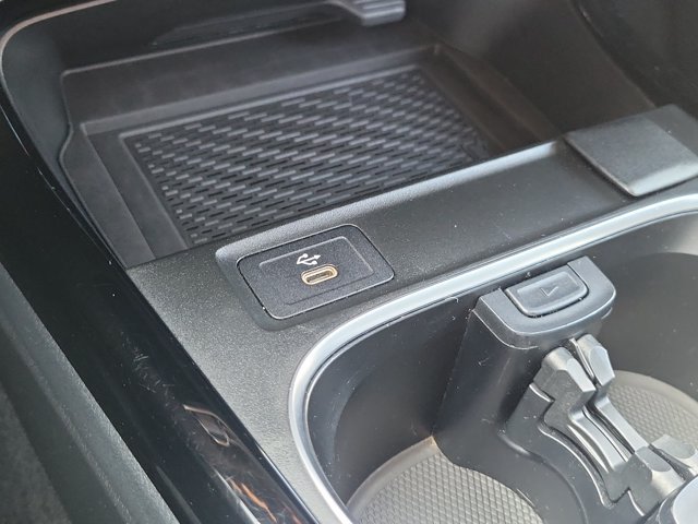 Used 2025 Mercedes-Benz CLA 250 4MATIC image 31