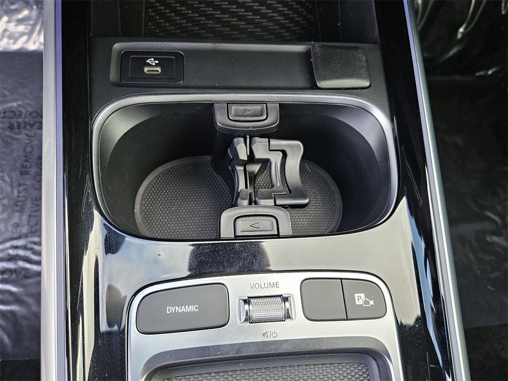 Used 2025 Mercedes-Benz GLB 35 AMG 4MATIC image 23