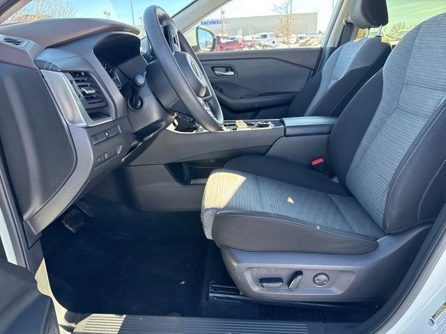 Used 2023 Nissan Rogue SV image 14