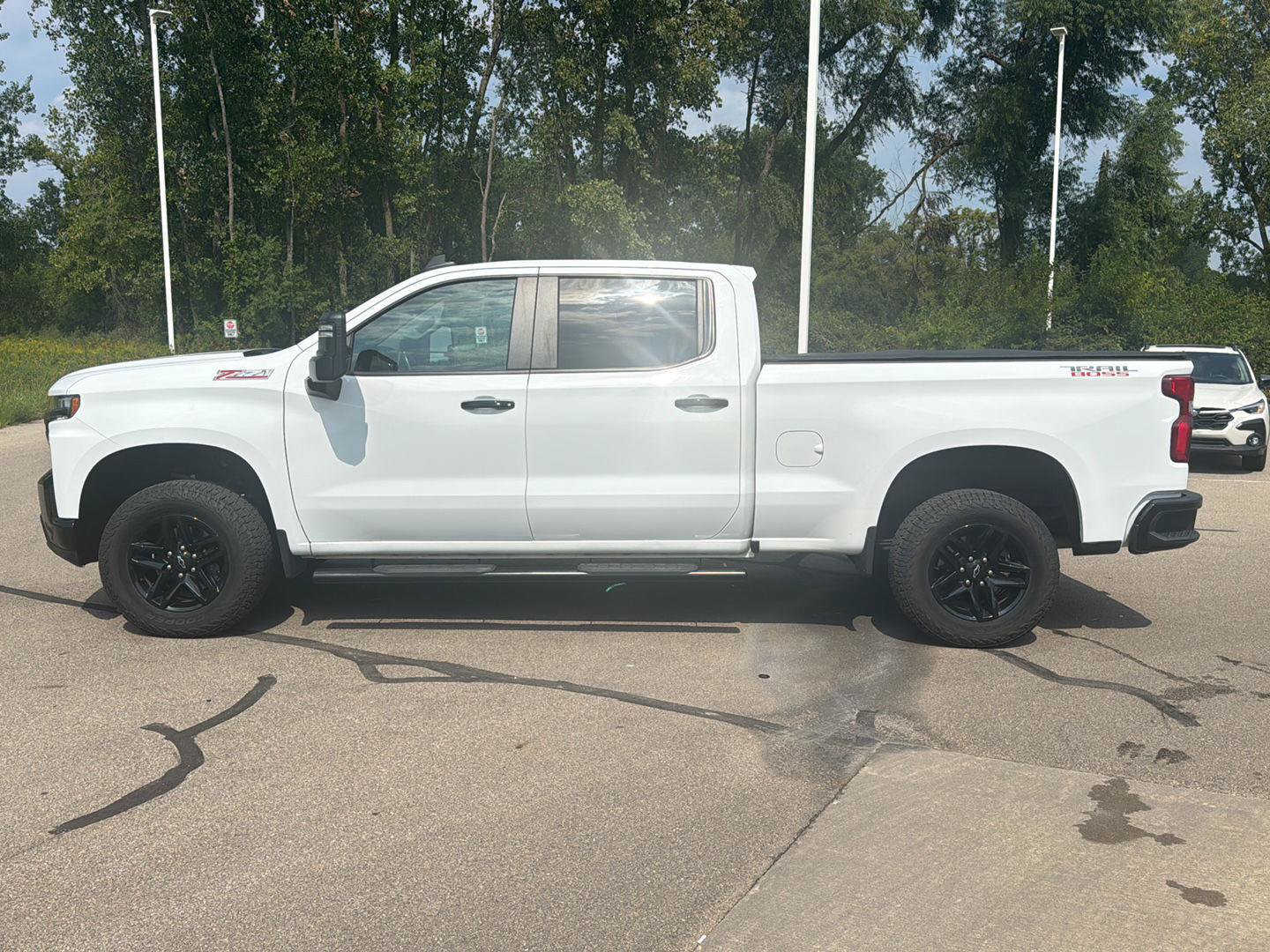 Used 2021 Chevrolet Silverado 1500 LT Trail Boss w/ Convenience Package II AWD/4WD image 2