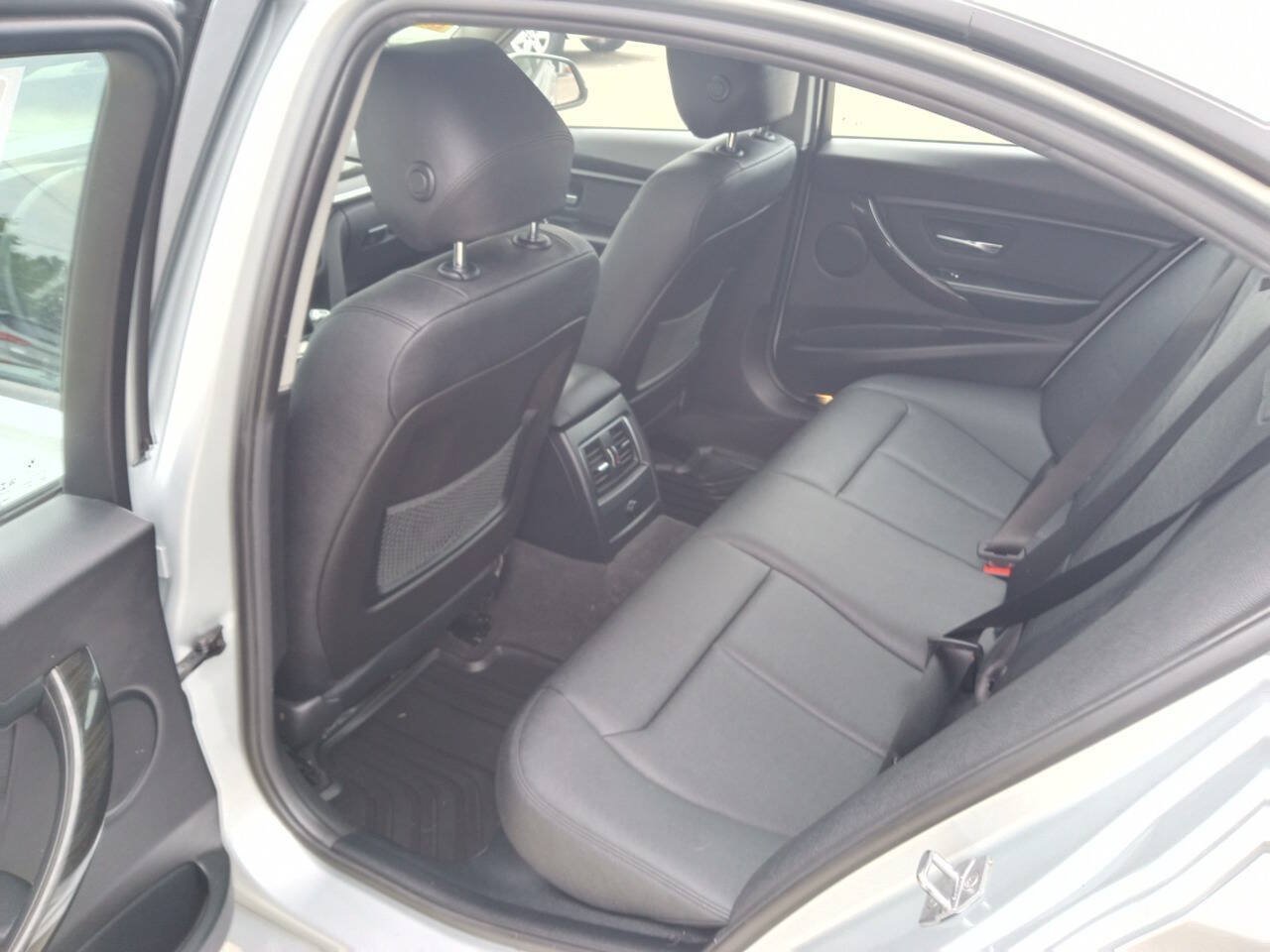 Used 2018 BMW 320i xDrive Sedan AWD/4WD image 8