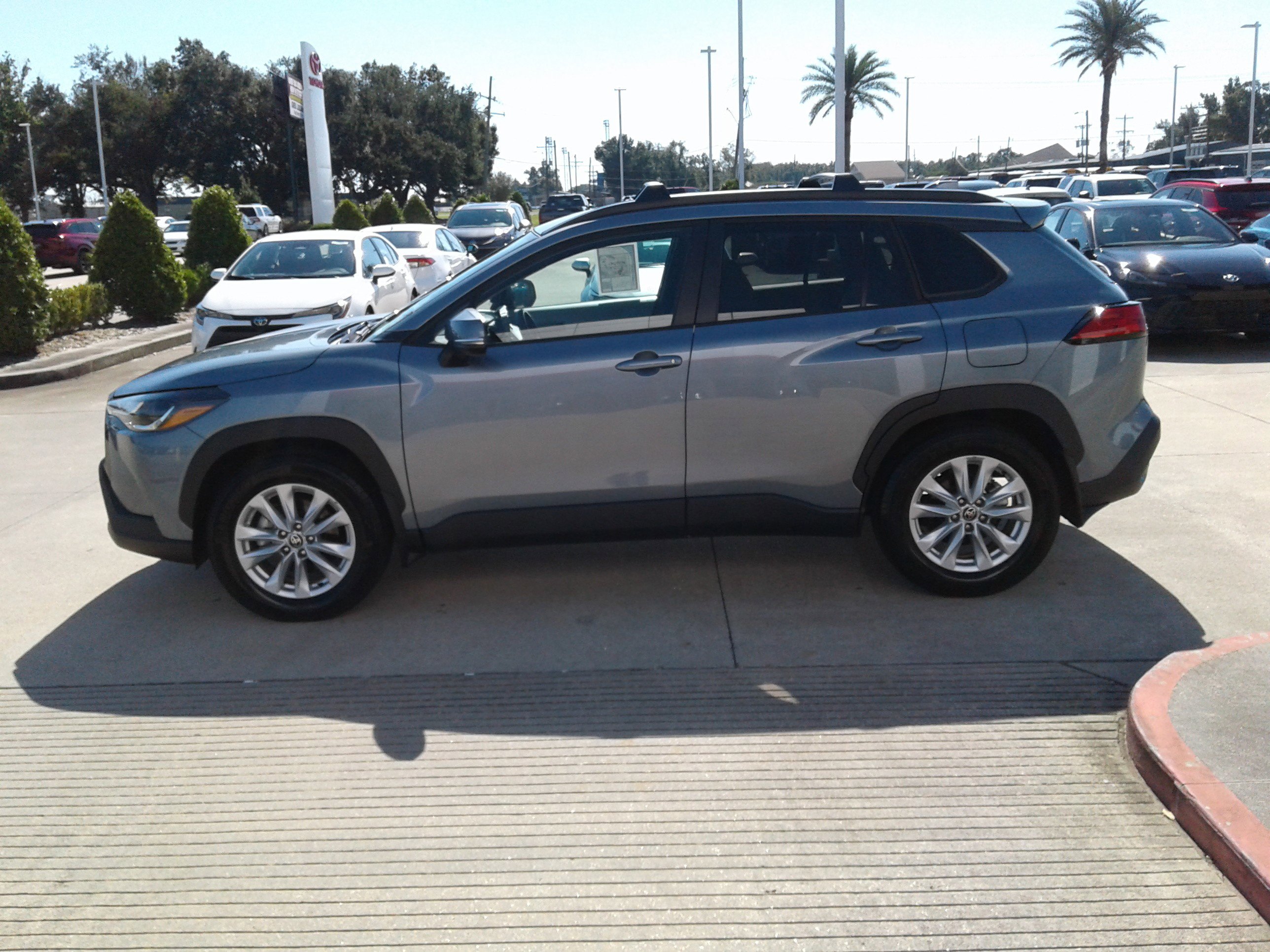 Used 2024 Toyota Corolla Cross LE image 4