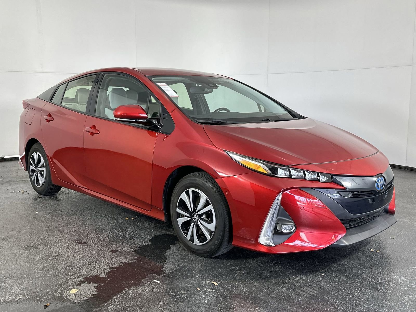 Used 2018 Toyota Prius Prime Advanced w/ Carpet Mat Package image 2