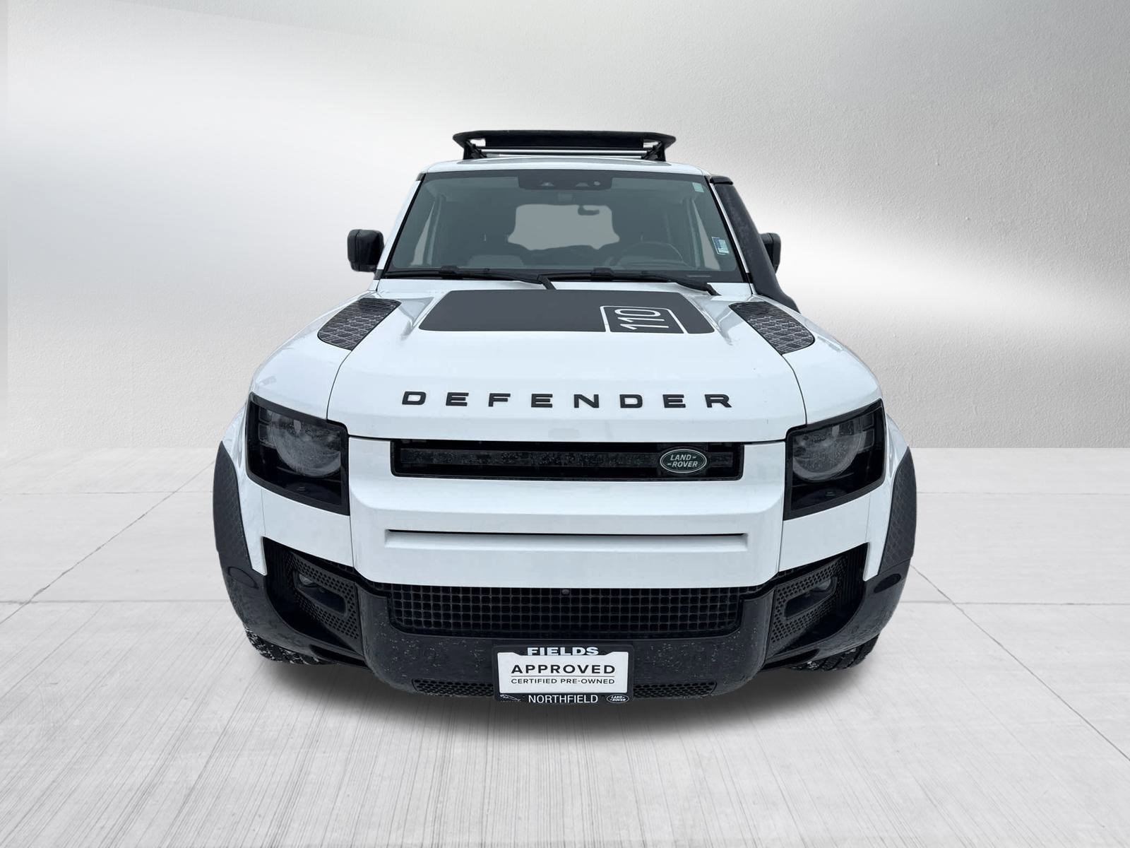 Used 2024 Land Rover Defender 110 X-Dynamic SE image 3