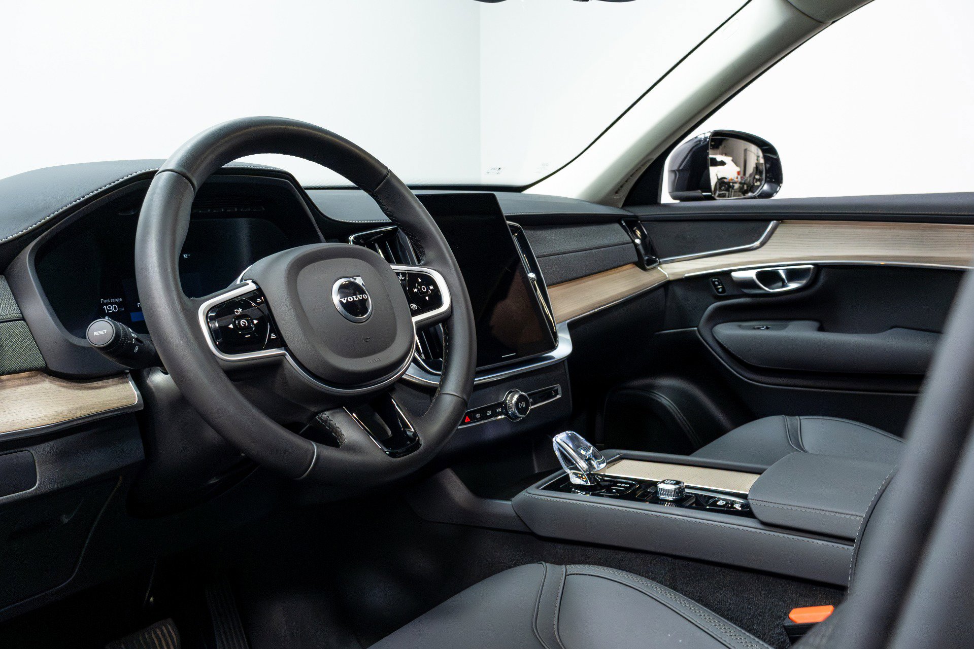 Used 2025 Volvo XC90 B6 Plus image 7