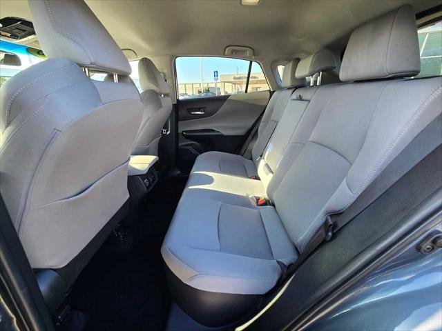 Used 2023 Toyota Venza LE AWD/4WD image 16