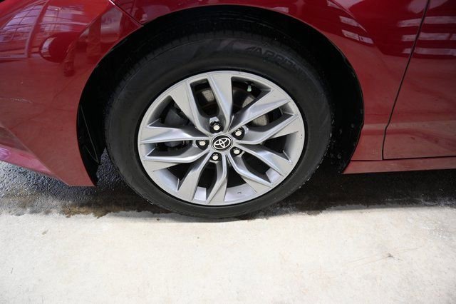 Used 2022 Toyota Avalon XLE image 30