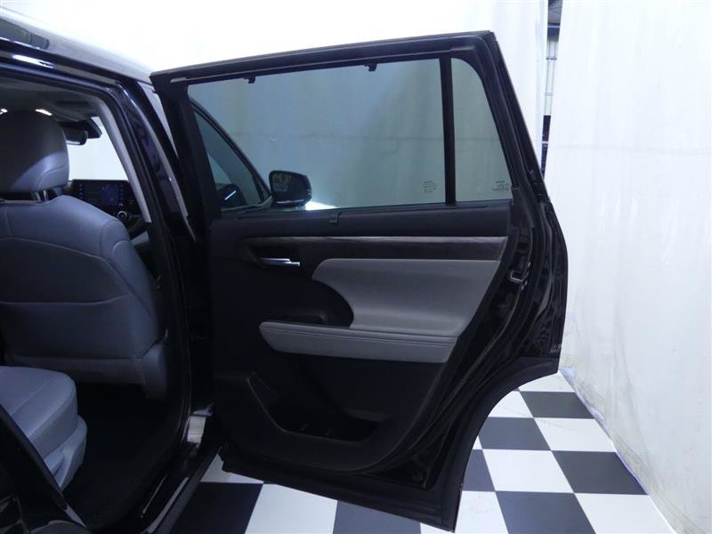 Used 2020 Toyota Highlander Limited AWD/4WD image 26