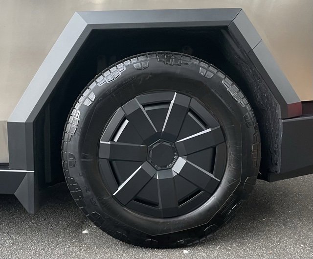 Used 2024 Tesla Cybertruck AWD Crew Cab image 6