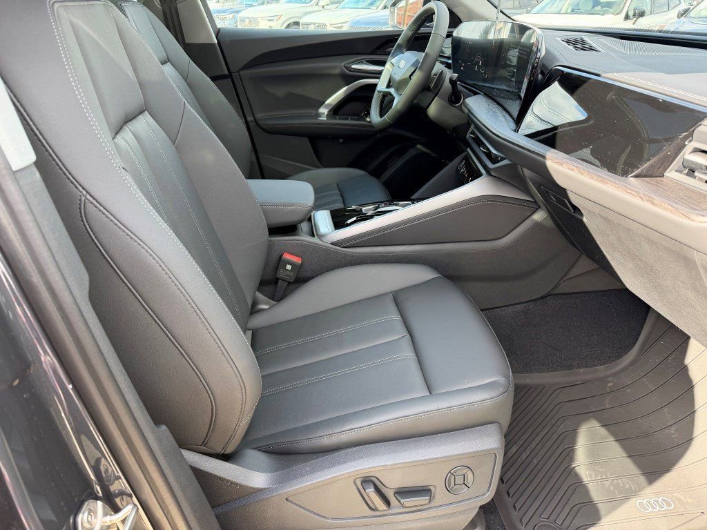 New 2025 Audi Q5 2.0T Premium Plus image 10