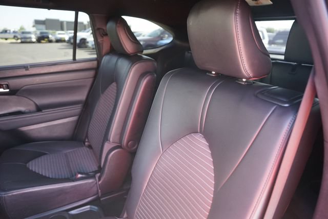 Used 2022 Toyota Highlander XSE AWD/4WD image 14