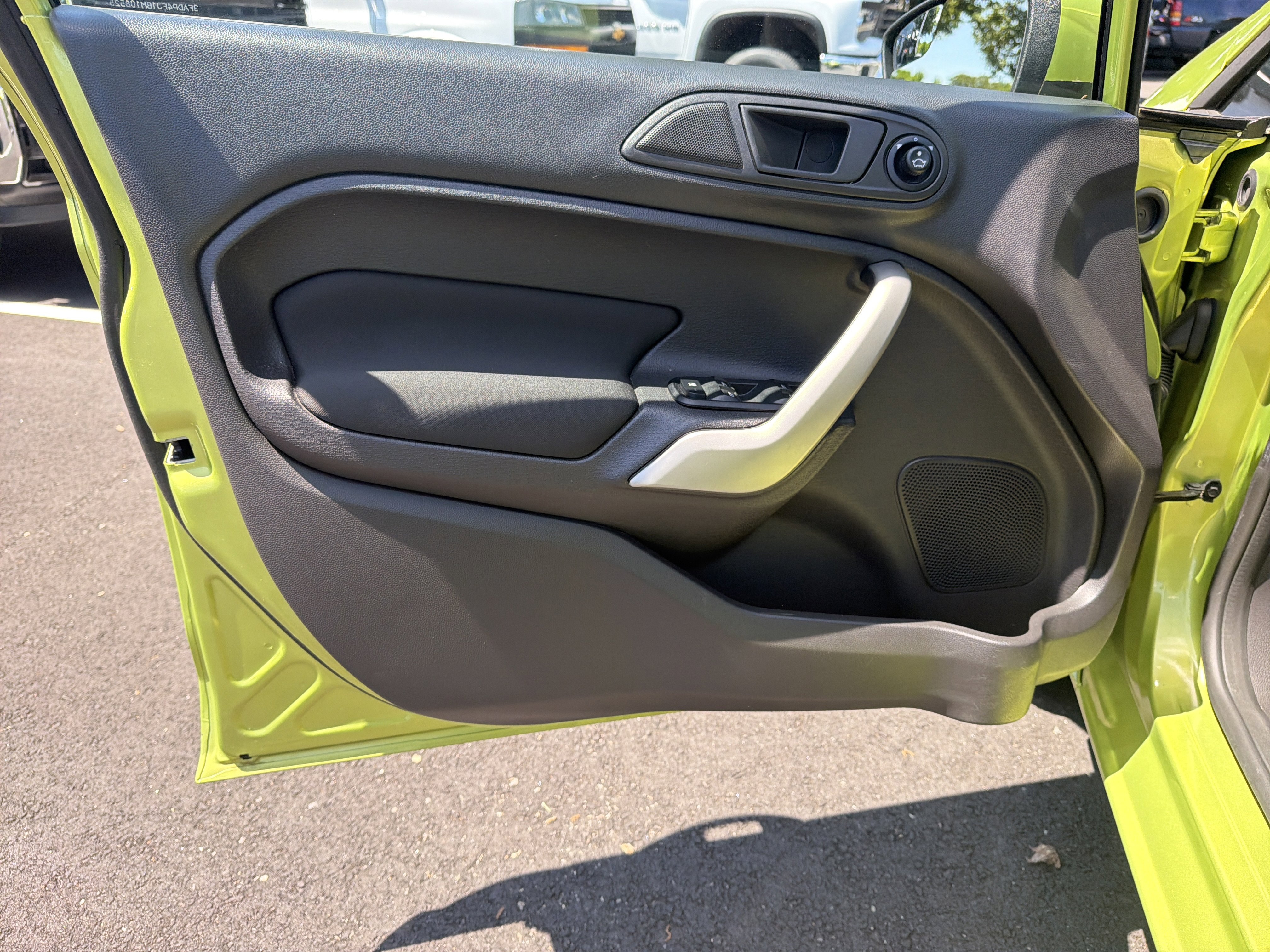 Used 2011 Ford Fiesta SES FWD image 14