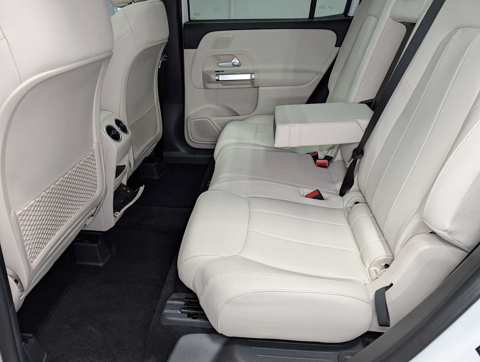 New 2026 Mercedes-Benz GLB 250 4MATIC image 21