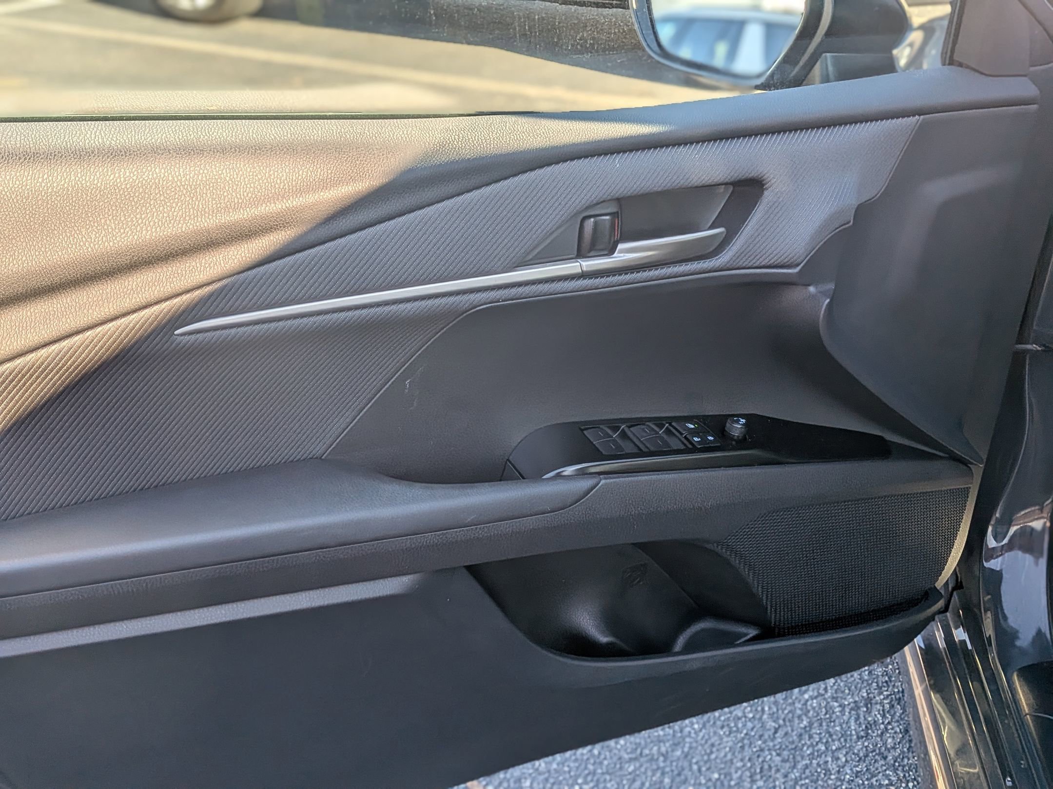 Used 2025 Toyota Camry SE image 14