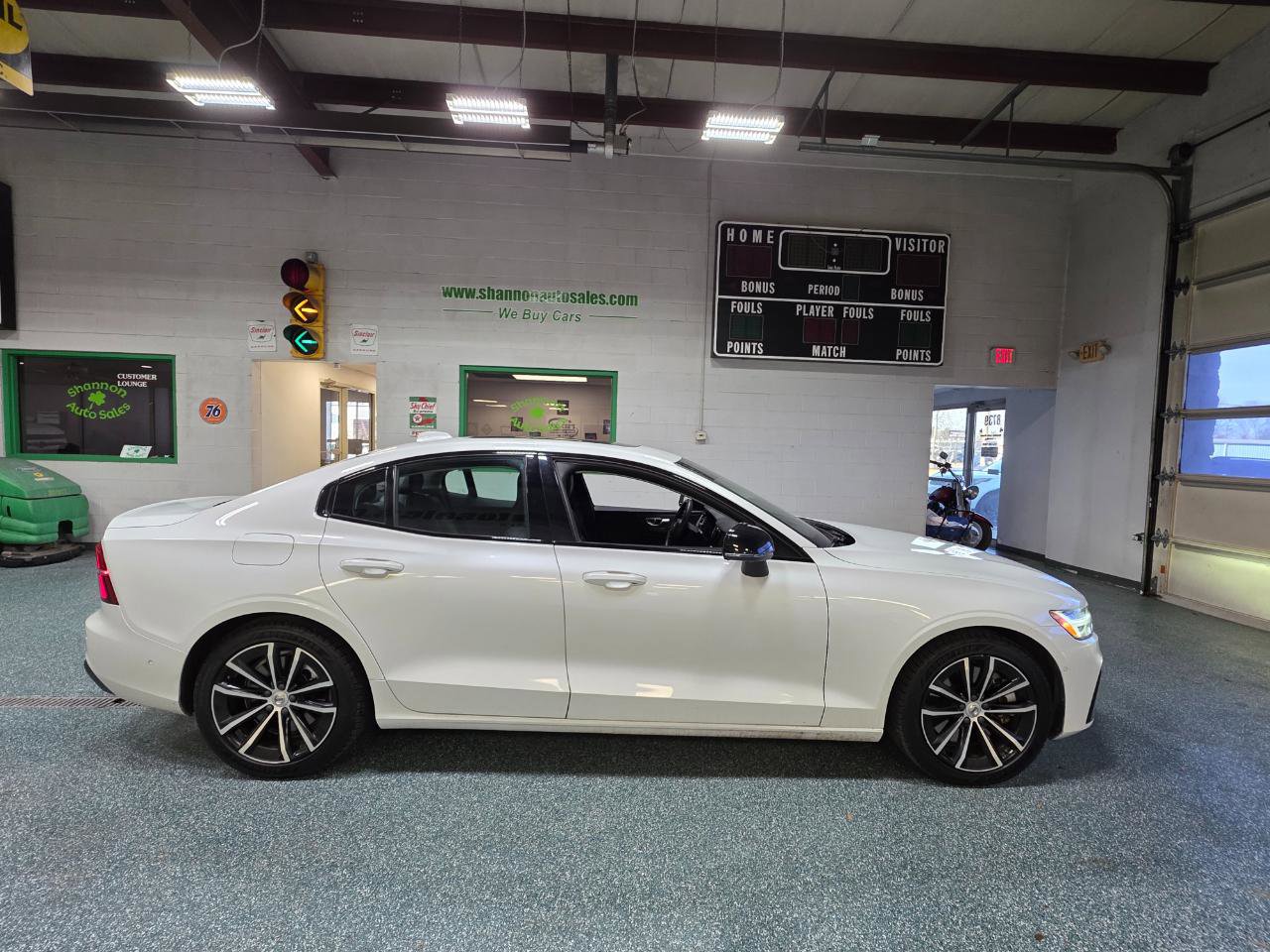 Used 2023 Volvo S60 T8 Plus AWD/4WD image 5