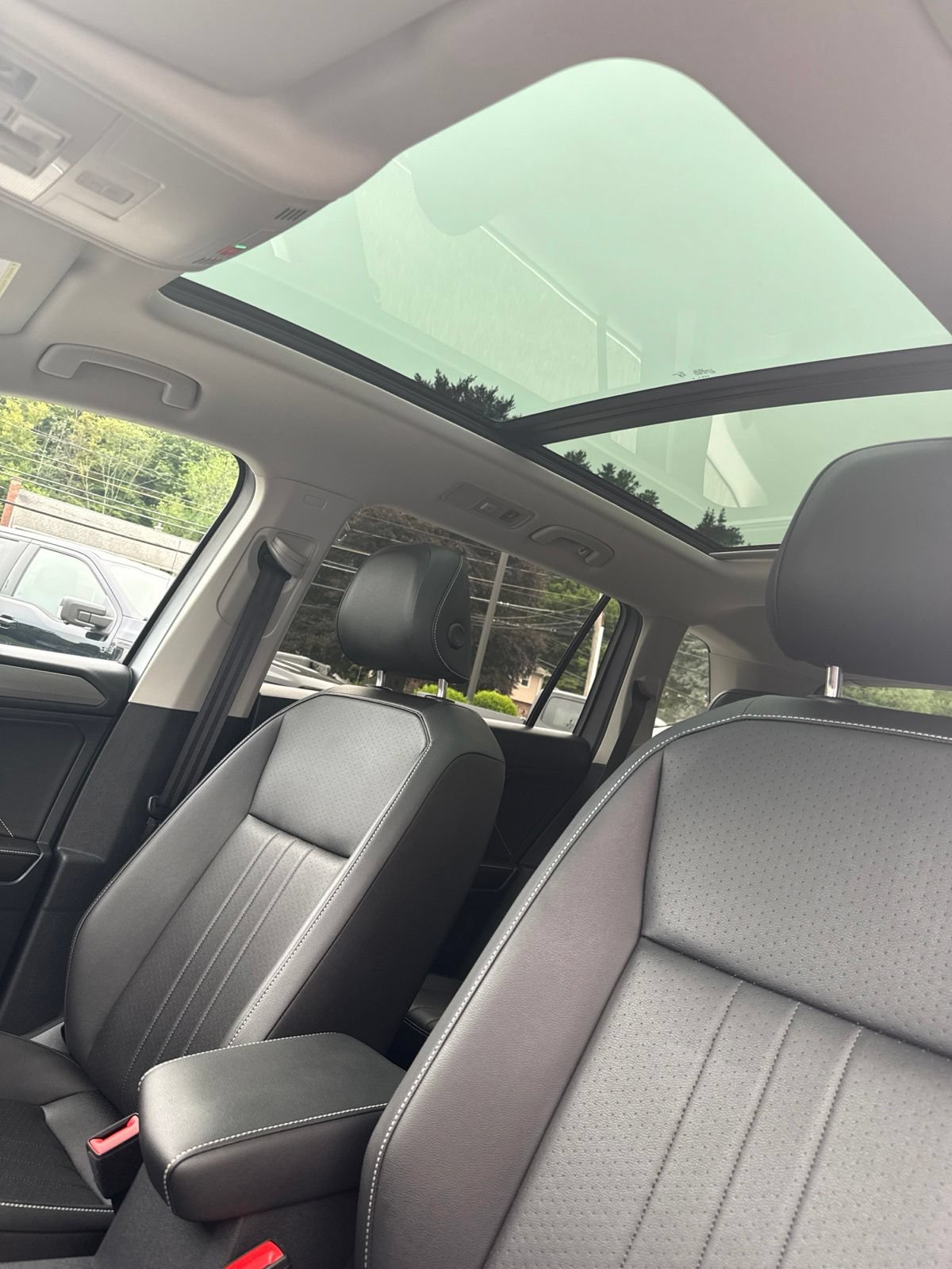 Used 2023 Volkswagen Tiguan SE w/ Panoramic Sunroof Package AWD/4WD image 8