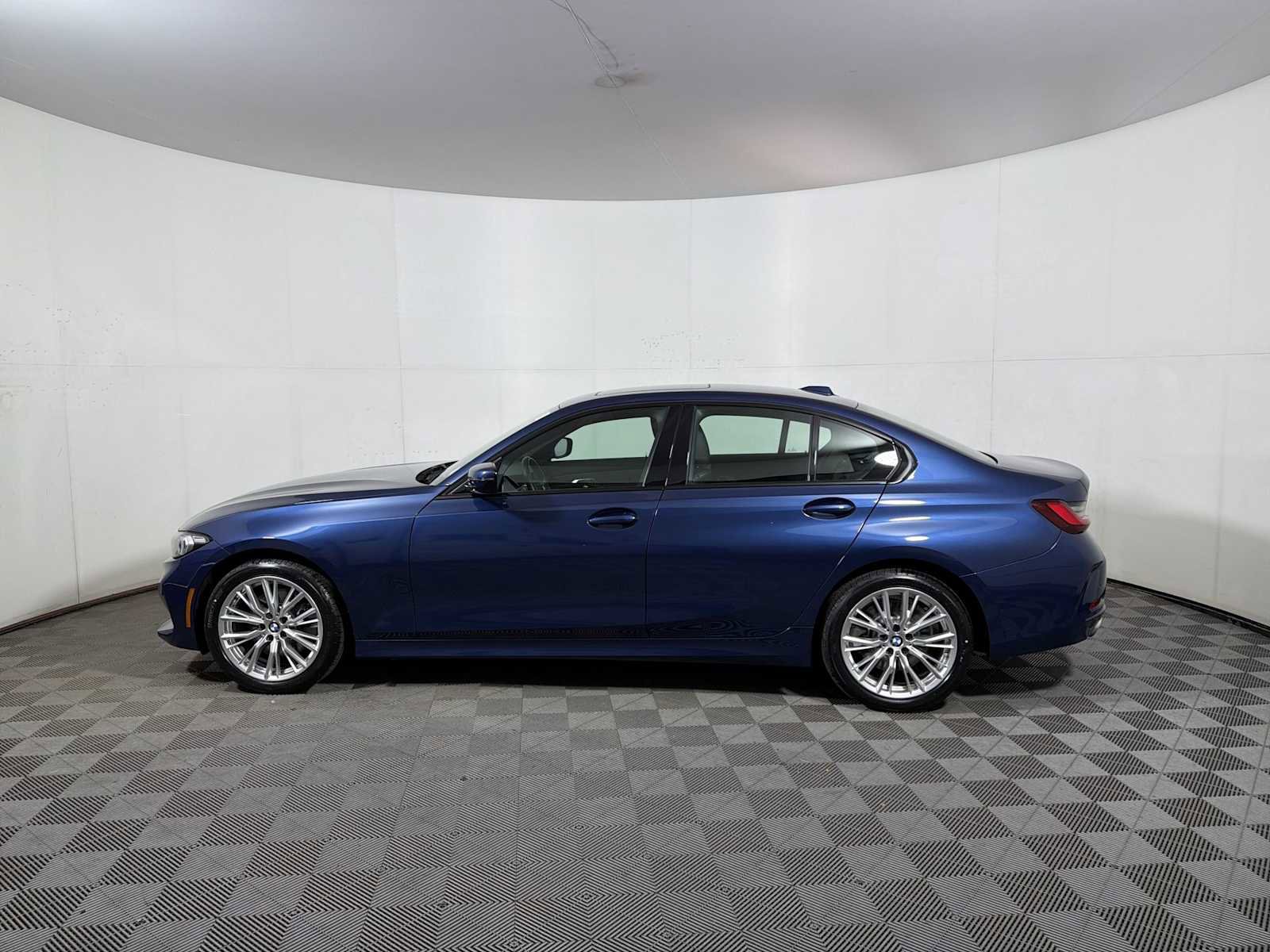 Certified 2023 BMW 330i xDrive Sedan w/ Convenience Package image 4